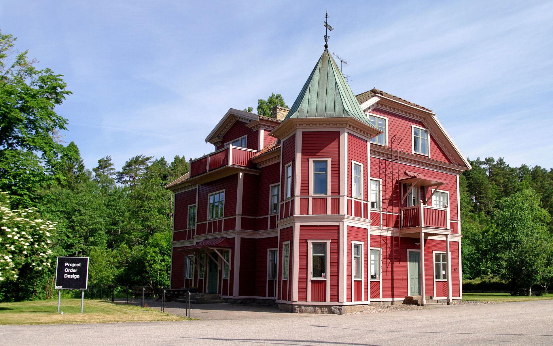 Utgångspriset för M2-tomten i Rydöbruk, fd Konstnärsbyn, har sänkts från 12,5 till 4,9 miljoner kronor.