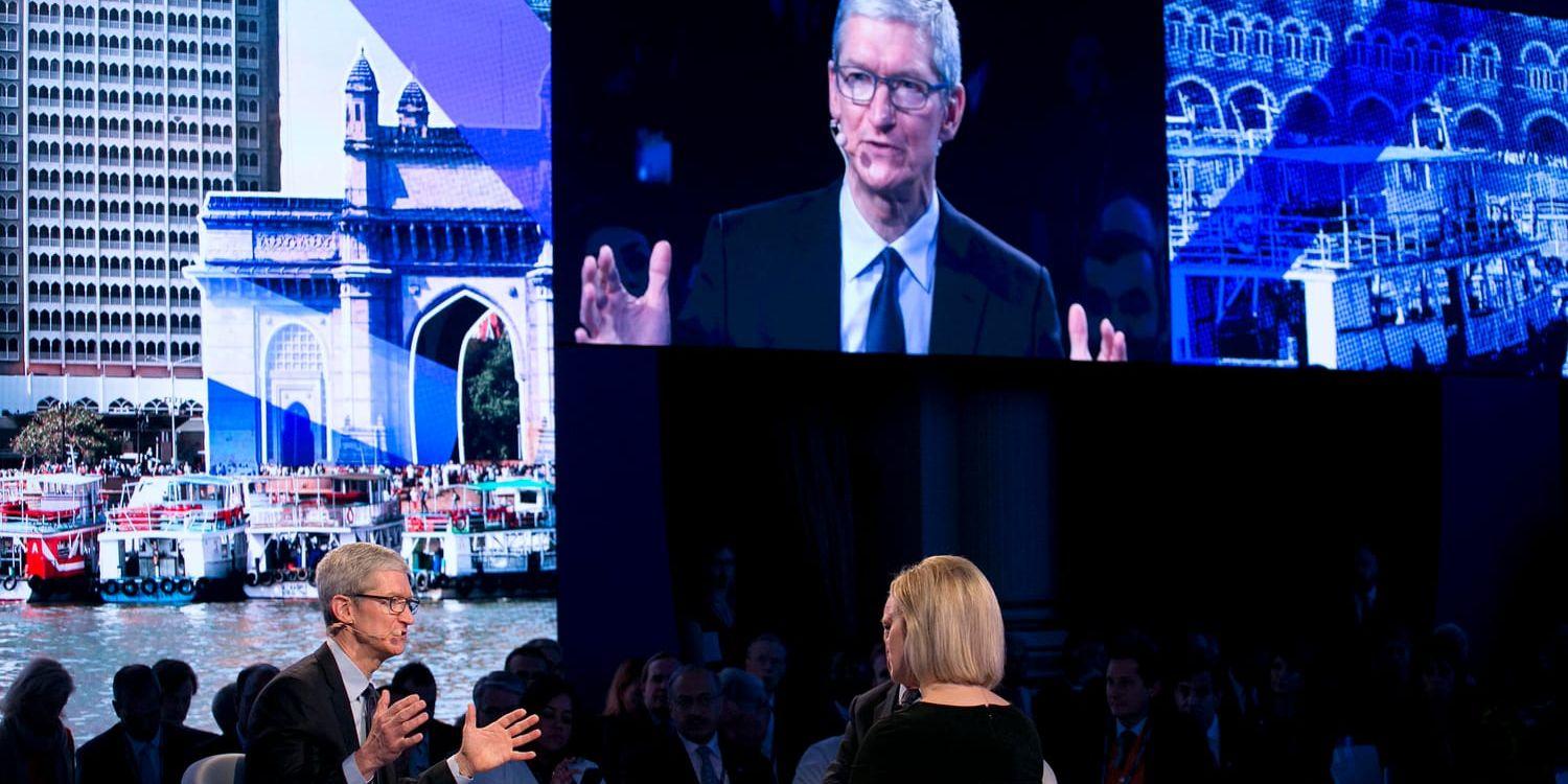 Apple var största sänket på Wall Street. På bilden Apples vd Tim Cook vid ett affärsforum i New York på onsdagen.