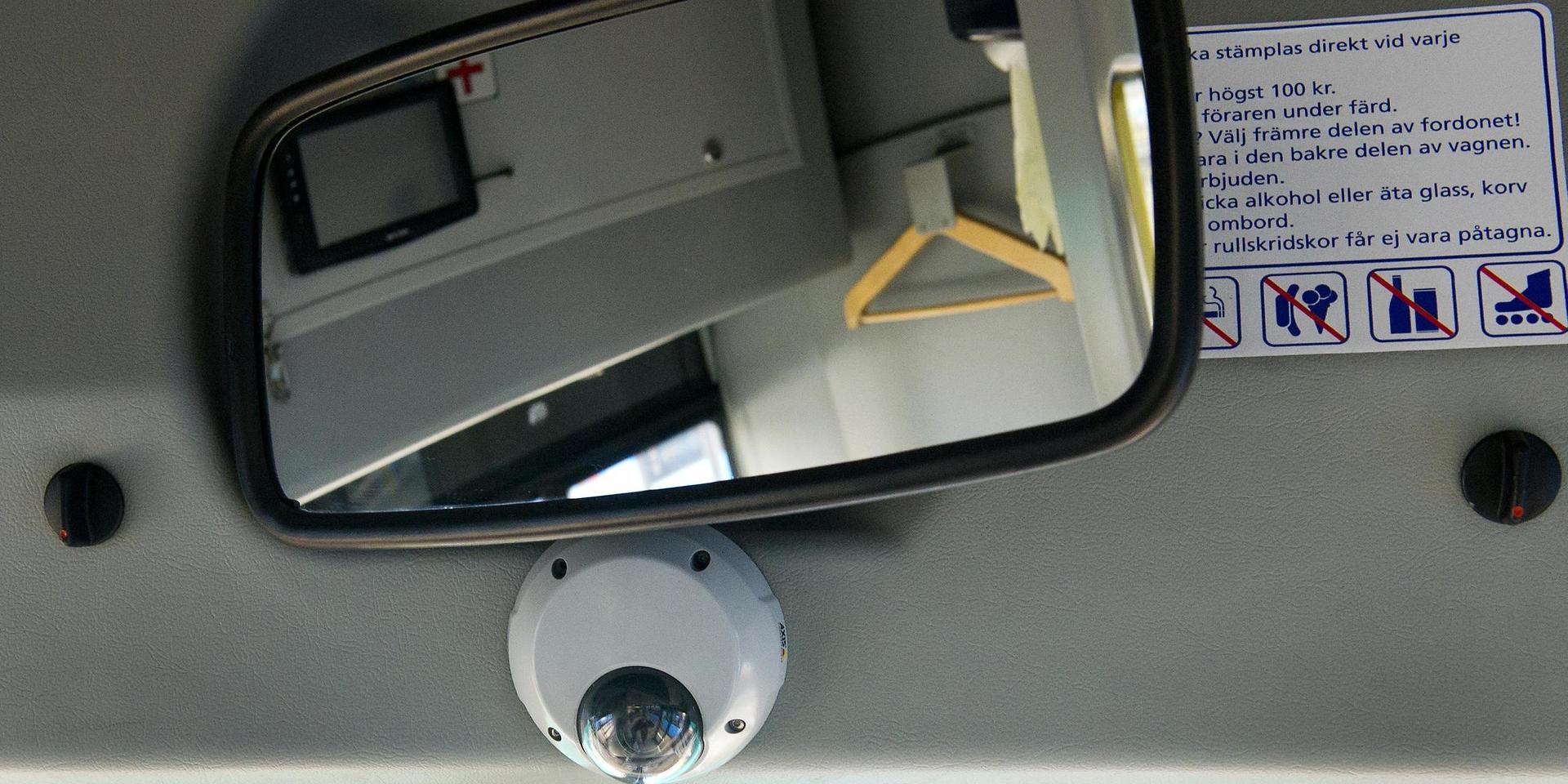 Övervakningskamera på länstrafikens bussar är numer standard.