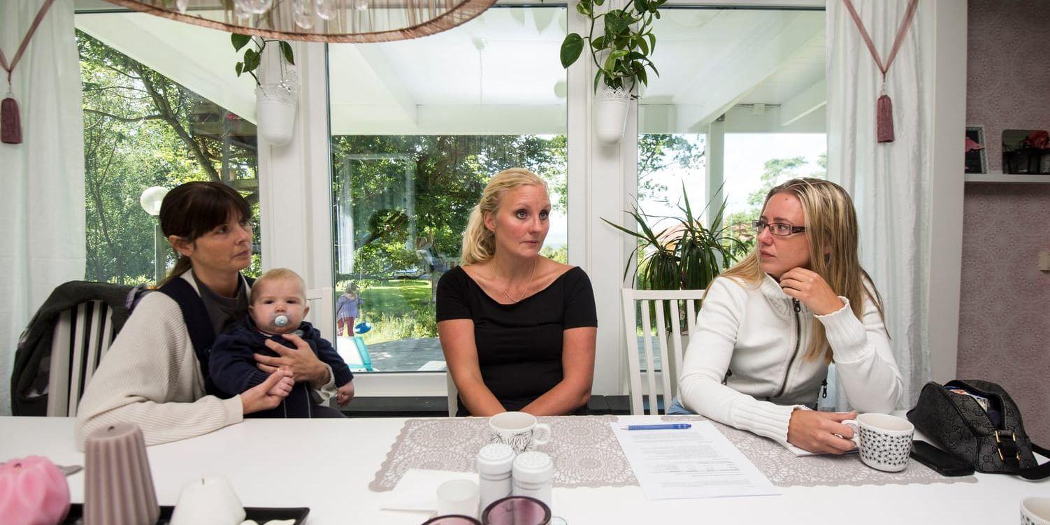 Saknar information. Anna-Lena Karlsson, Marina Lundin och Maria Sturefelt är kritiska till hur kommunen hanterat Steningeskolans flytt till Plönninge.