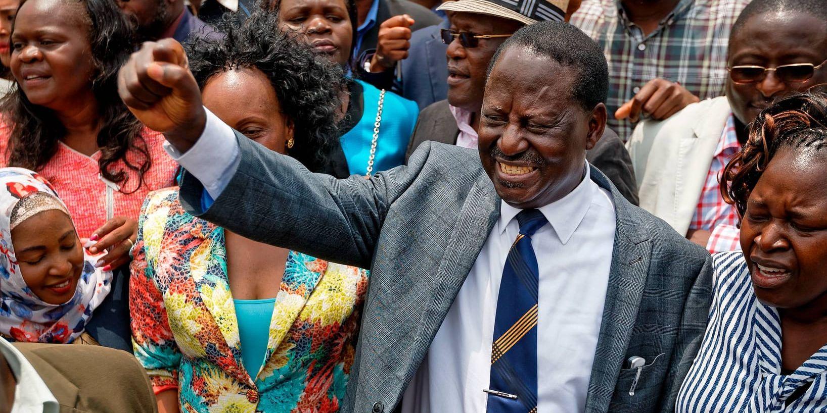 Kenyas oppositionsledare Raila Odinga efter domstolsbeskedet att förra månadens presidentval underkänns på grund av fusk.