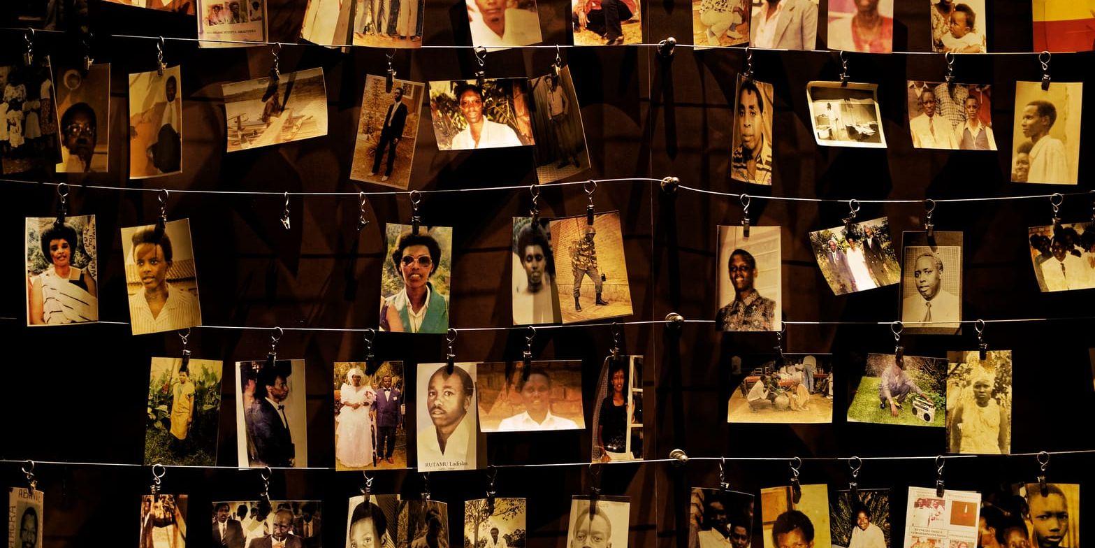 Bilder på personer som miste livet i folkmordet i Rwanda. Arkivbild.