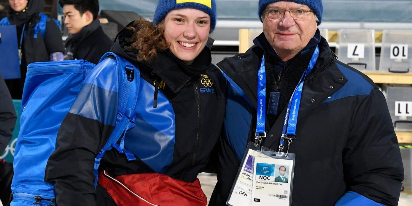 Hanna Öberg och kung Carl XVI Gustaf under OS i Pyeongchang förra året. Arkivbild.
