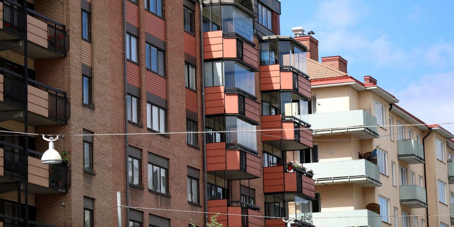 Bostad. Långa köer till hyresrätter och höga priser med hög belåningsgrad som följd präglar svensk bostadsmarknad.
