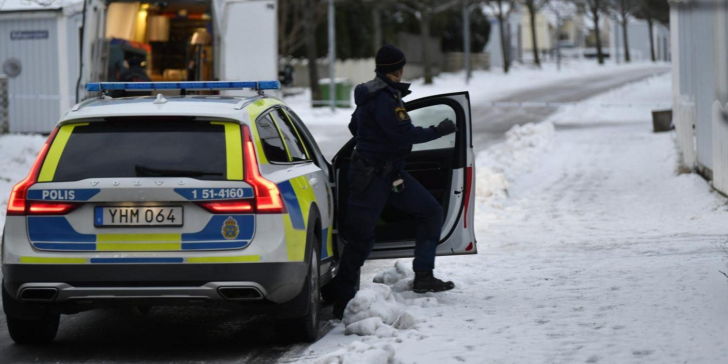 En kraftig explosion inträffade i en lägenhet i Biskopsgården på Hisingen i Göteborg under natten mot söndag.