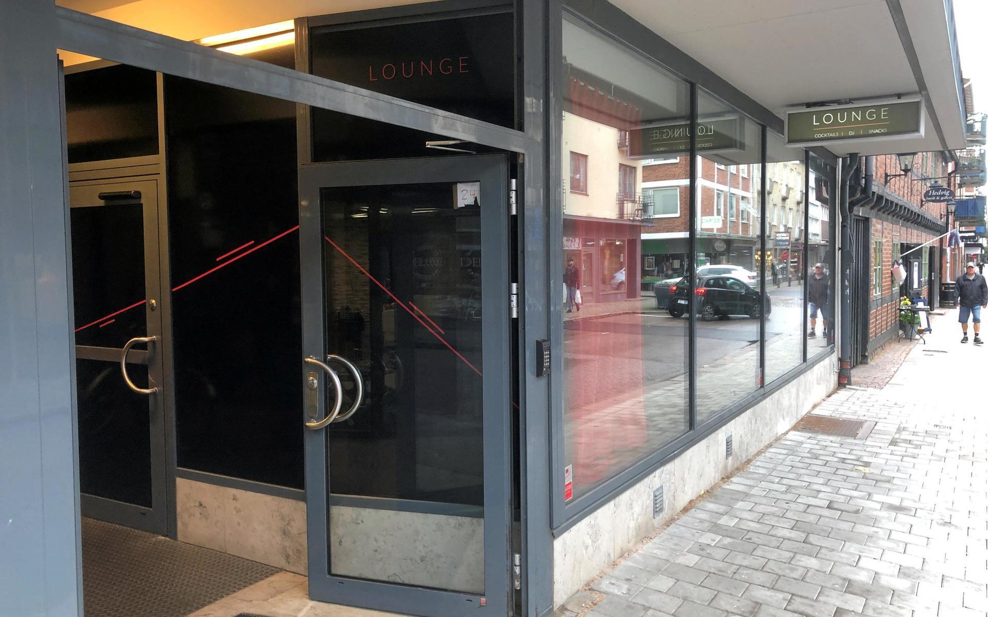 Även cocktailbaren Lounge, som öppnade i år hos Mr Vinc’ks tidigare lokaler på Klammerdammsgatan, hotas av samma konkursansökan.