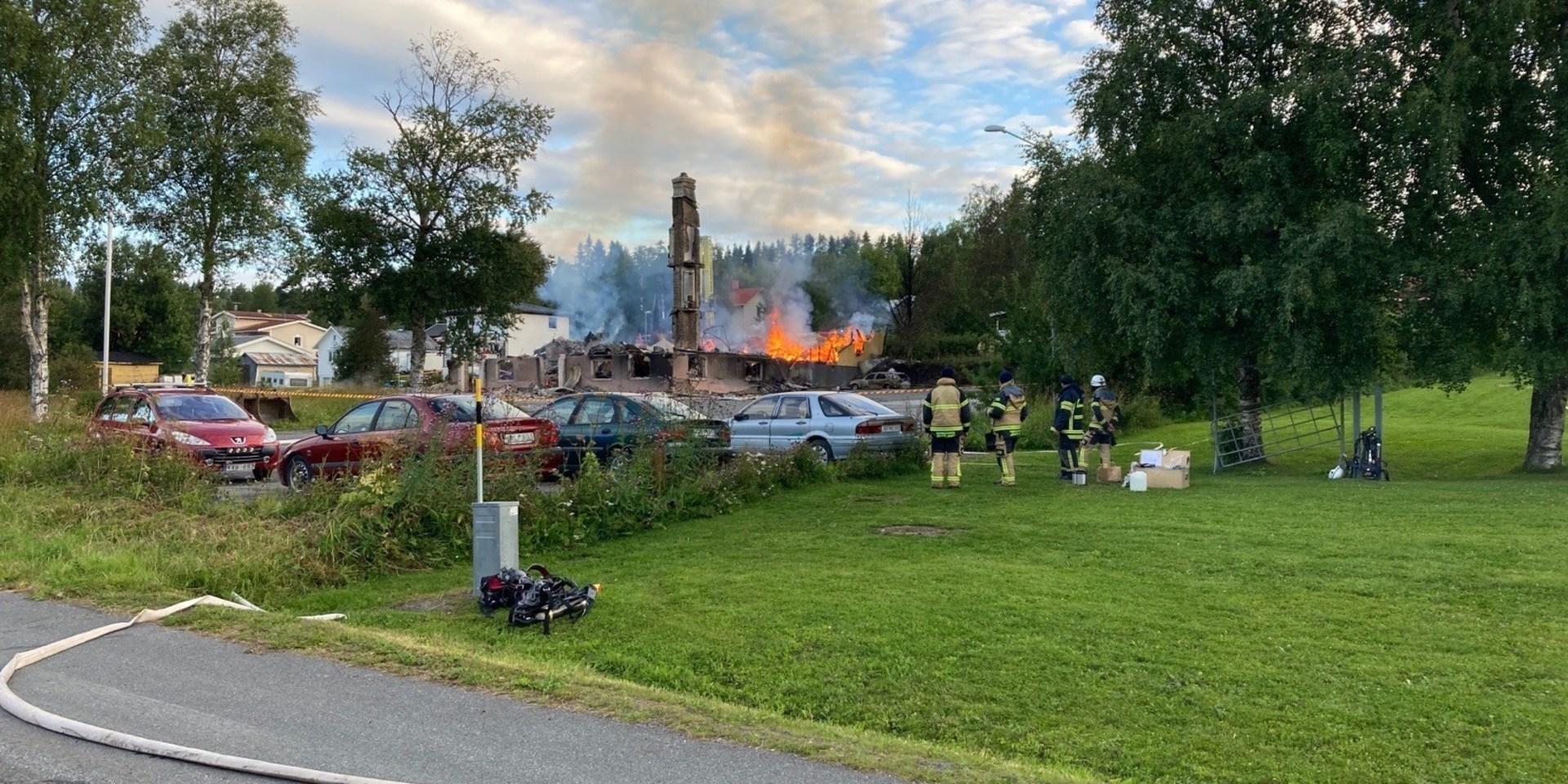 Folkets hus i Mörsil mellan Åre och Östersund totalförstördes vid en brand natten till fredagen.