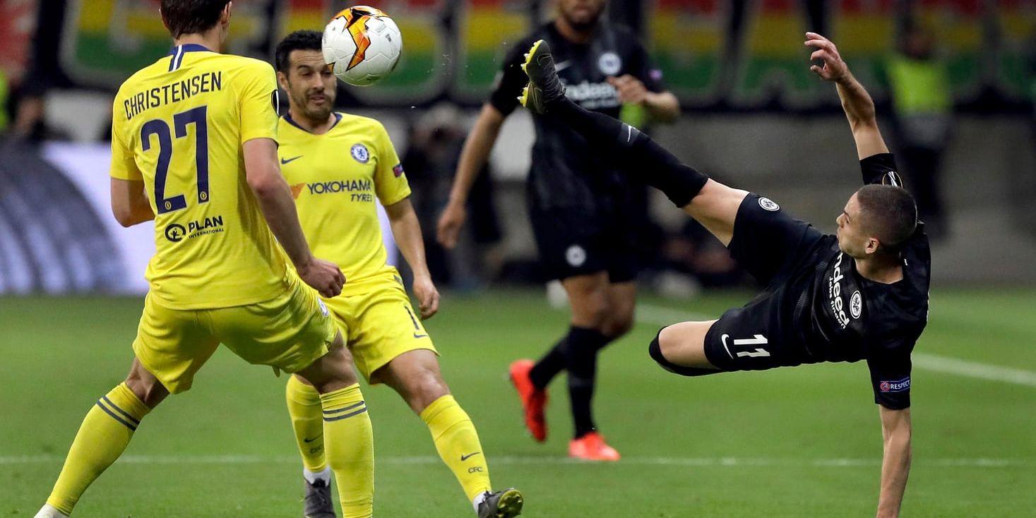Frankfurts Mijat Gacinovic, höger, under Europa League-semifinalen mot Chelsea.