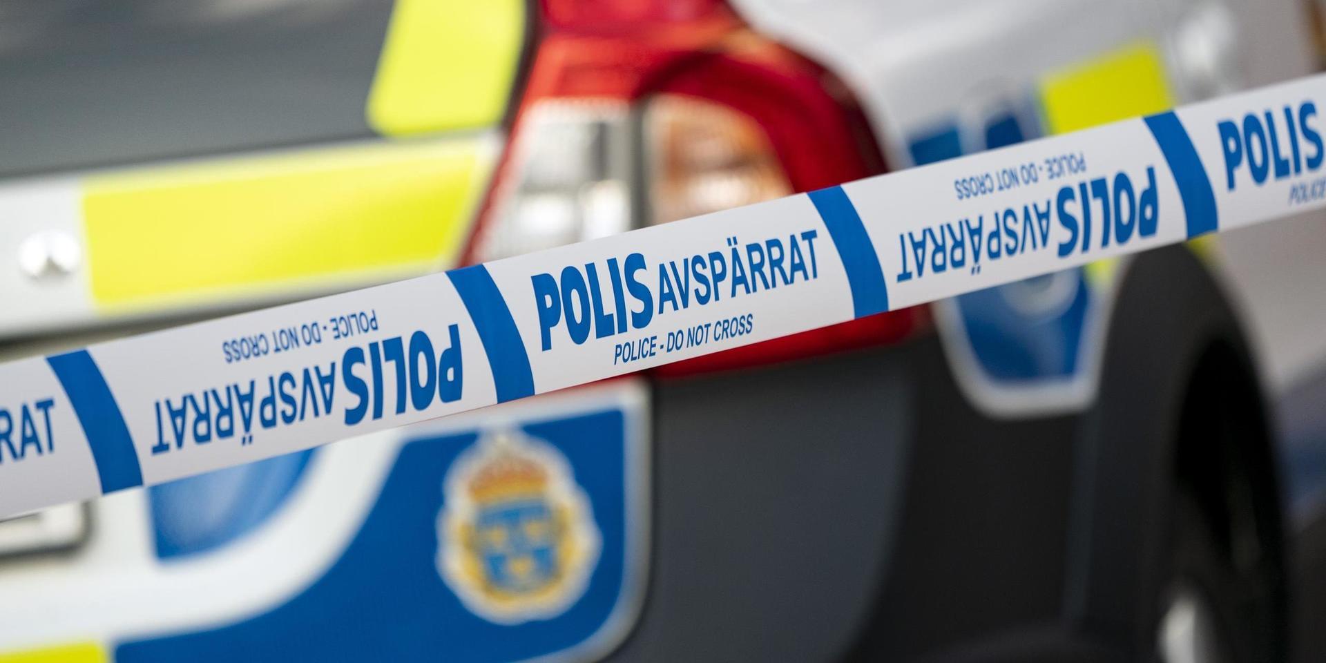 Tolv inbrott har inträffat i Skummeslövsstrand den senaste tiden. Polisen gjorde på måndagen en teknisk undersökning vid den senaste drabbade stugan, som används som permanentbostad.