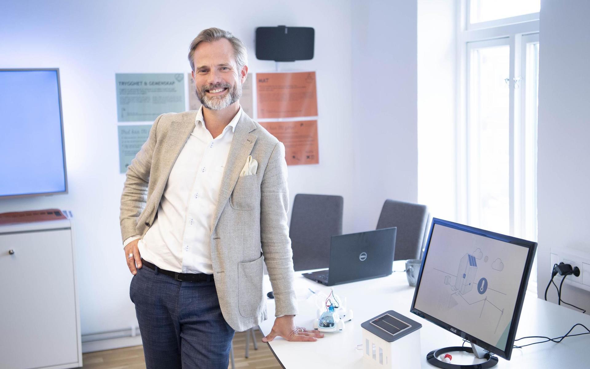 Henrik Oretorp är projektchef Tornet och projektledare för den svenska delen av forskningssatsningen. Tillsammans med forskare ska de ta fram ett system för energismarta länkar mellan bostäder och verksamheter.