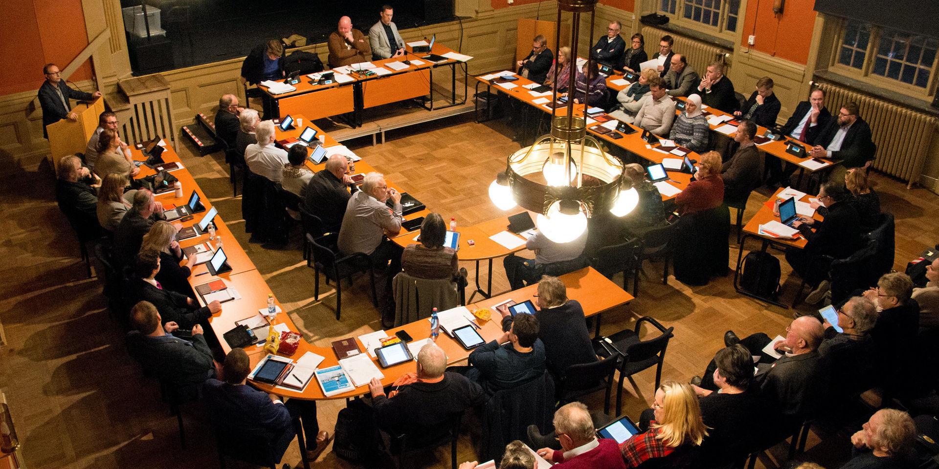 Laholms kommunfullmäktige består av 41 ledamöter fördelat på 11 partier.