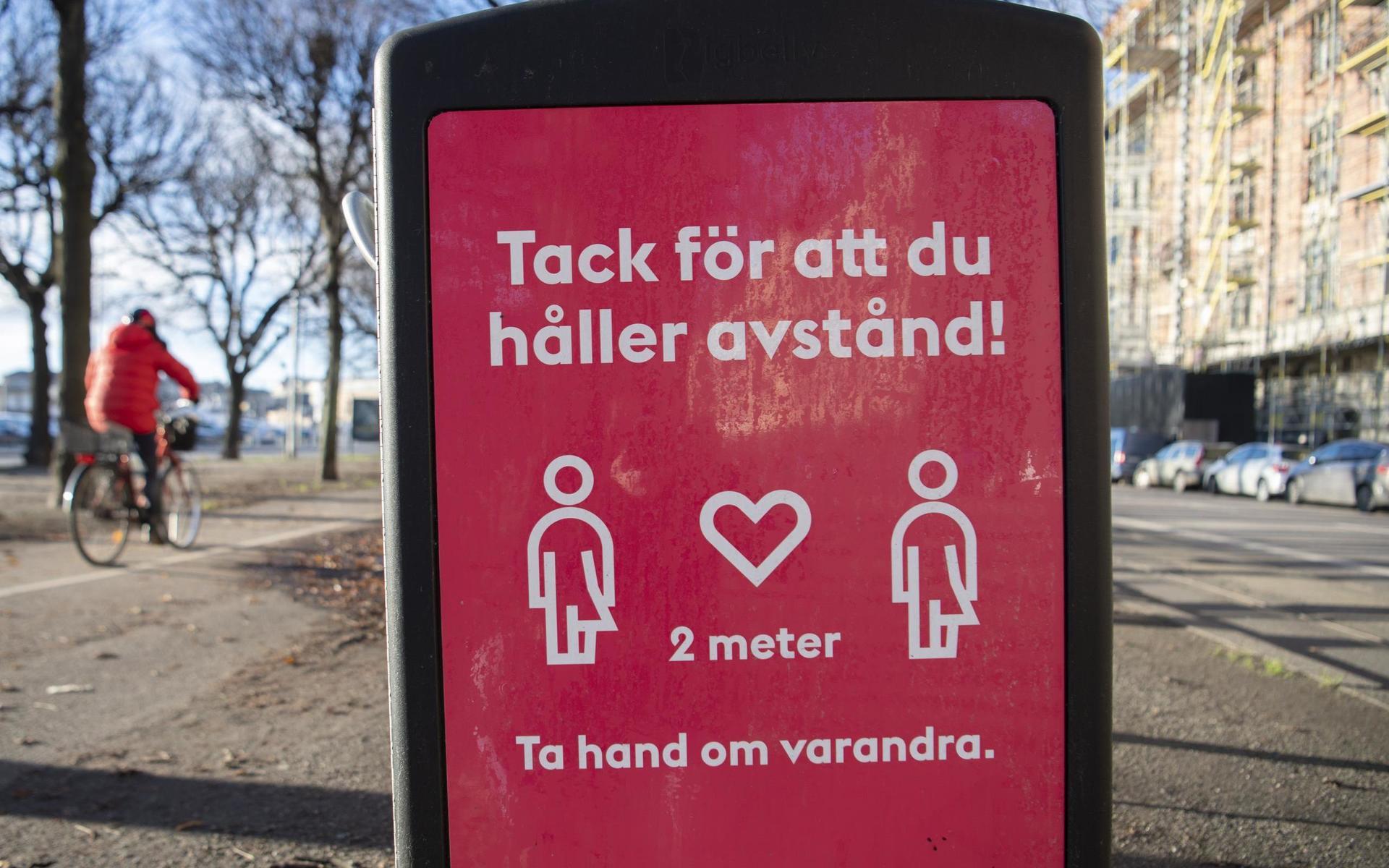 Uppmaningar om att hålla avstånd kommer att vara kvar. Men de flesta restriktioner kommer slopas i slutet av månaden.