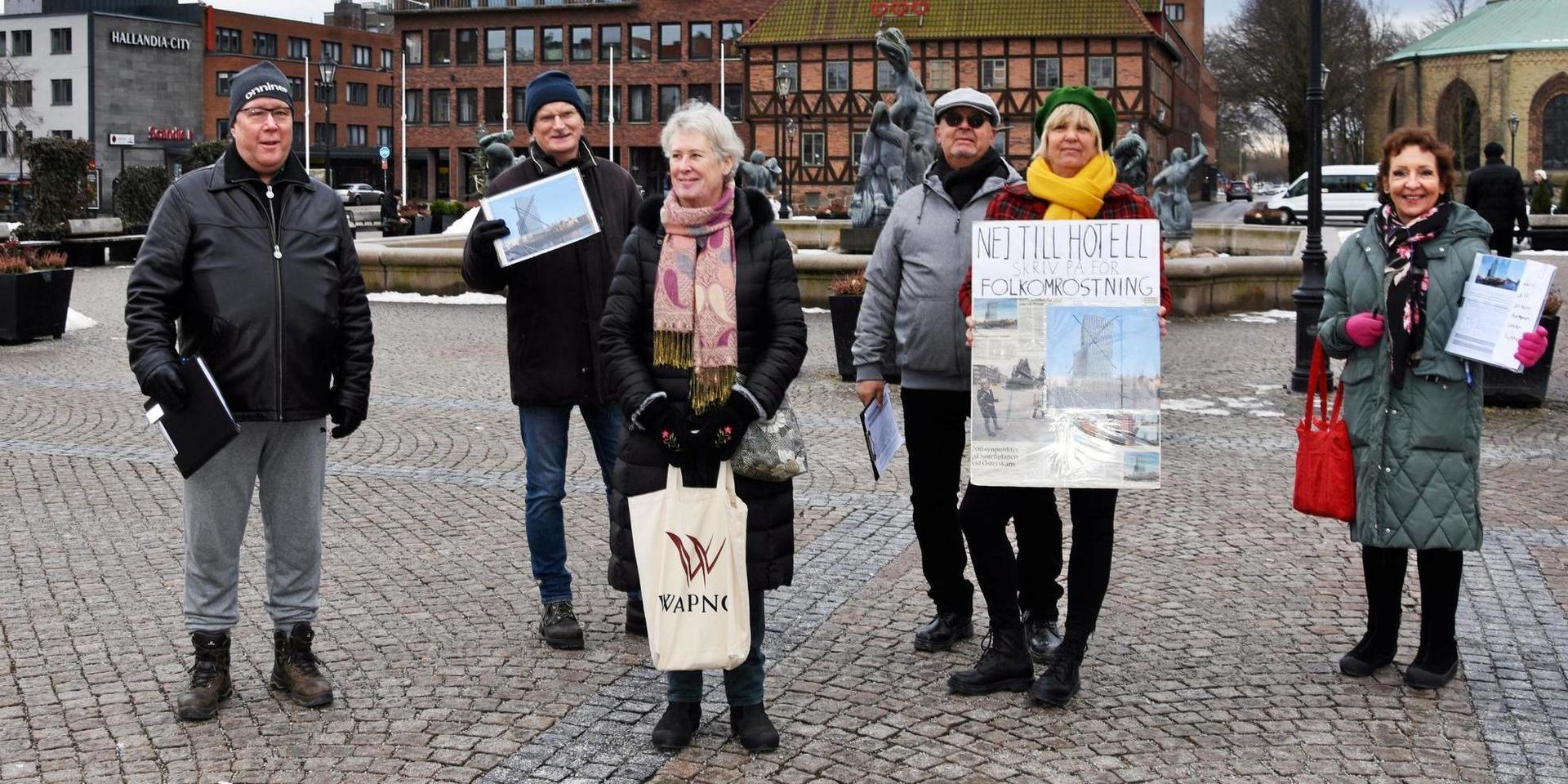 Hotellmotståndarna välkomnar att fem partier i fullmäktige säger ja till en folkomröstning om hotellplanerna på Österskans. Torbjörn Larsson till vänster i bild.