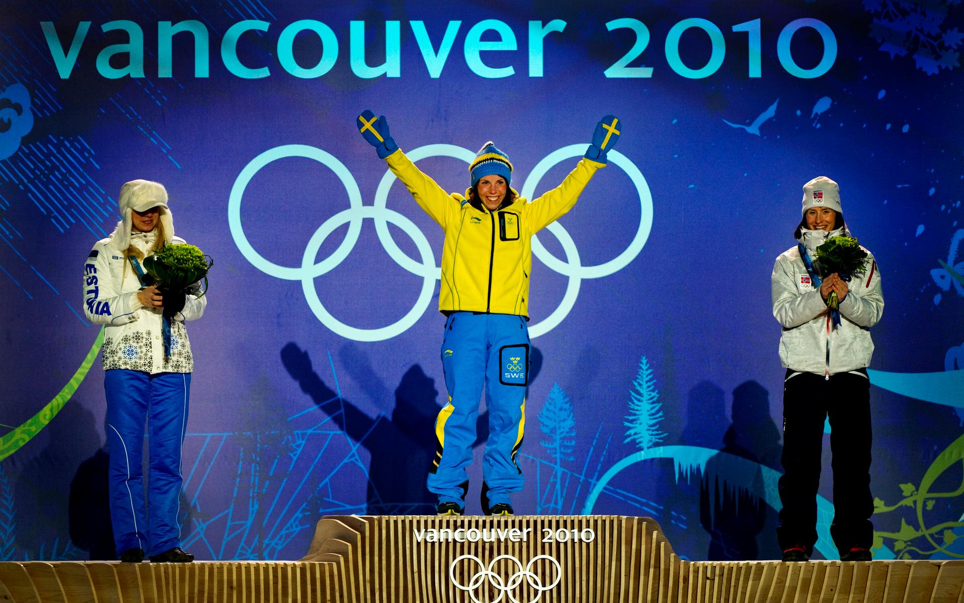 Kallas första OS slutade i succé. Hon vann guld på 10 kilometer fristil och bärgade silver i sprintstafett när spelen avgjordes i Vancouver 2010. 