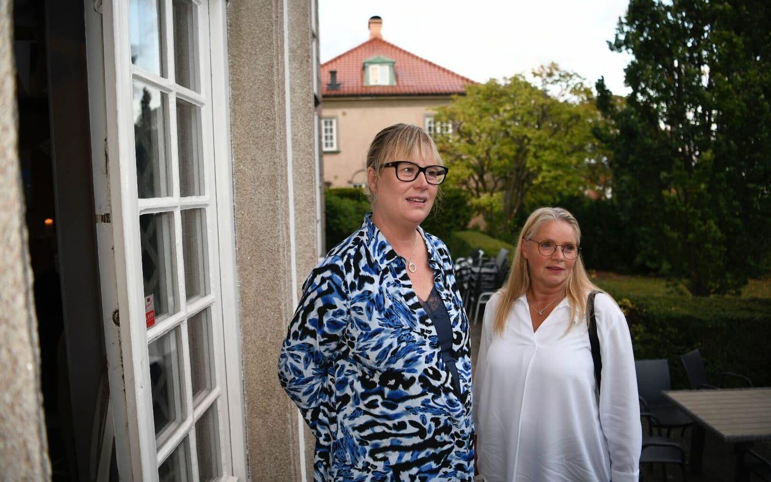 På Moderaternas valvaka: Mikaela Waltersson, listetta i regionvalet, och Anna Fallkvist, etta i kommunvalet i Halmstad.