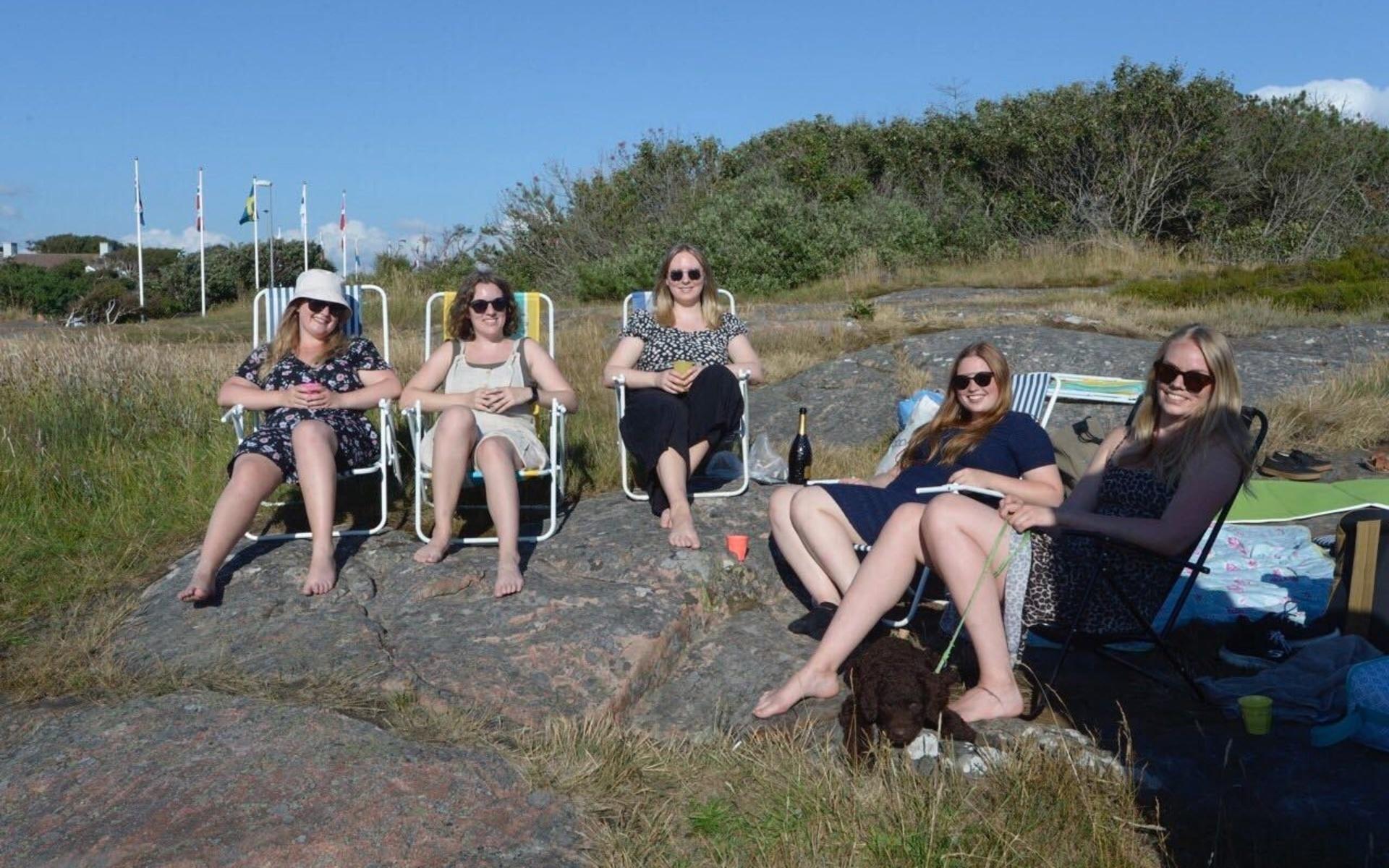 Studiekompisarna Molly Lundberg, Cornelia Böhm, Emma Samuelsson, Lisa Nilsson och Ellinor Ihs Håkansson tänkte lyssna på konserten från klipporna.