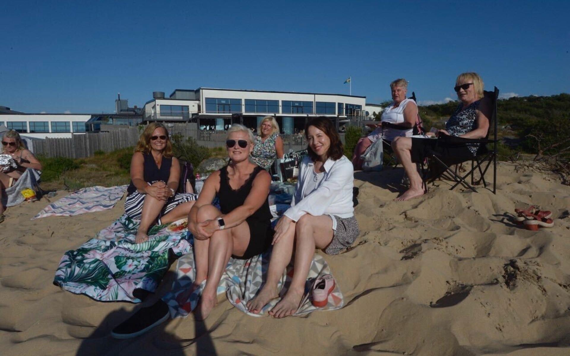 Charlotte Karlsson, Helen Jönsson, Helena Löf Pettersson, Maria Palm, Aranka Gabrielsson och Inki Andersson hade laddat upp med bubbel och picknick.