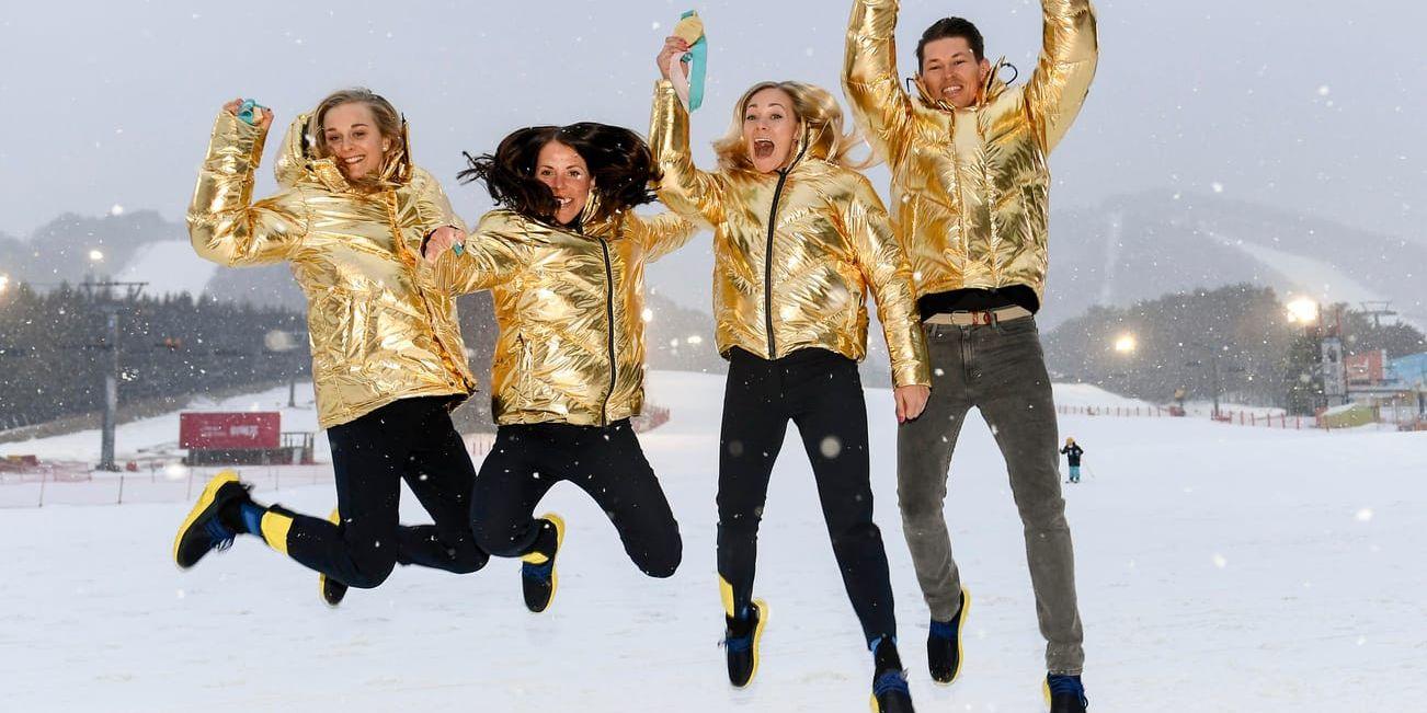 Fyra som tog guld i OS i Pyeongchang för ett år sedan (Stina Nilsson, Charlotte Kalla, Frida Hansdotter och André Myhrer). Förhoppningen är att det ska bli ett stort svenskt guldregn i de kommande världsmästerskapen på snö.