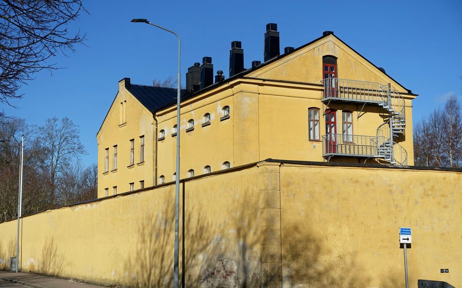Det före detta fängelset på Södra vägen har 166 år på nacken. Arkitekten bakom bygget var Carl Fredrik Hjelm, som ritade de flesta svenska fängelserna i mitten på 1800-talet.