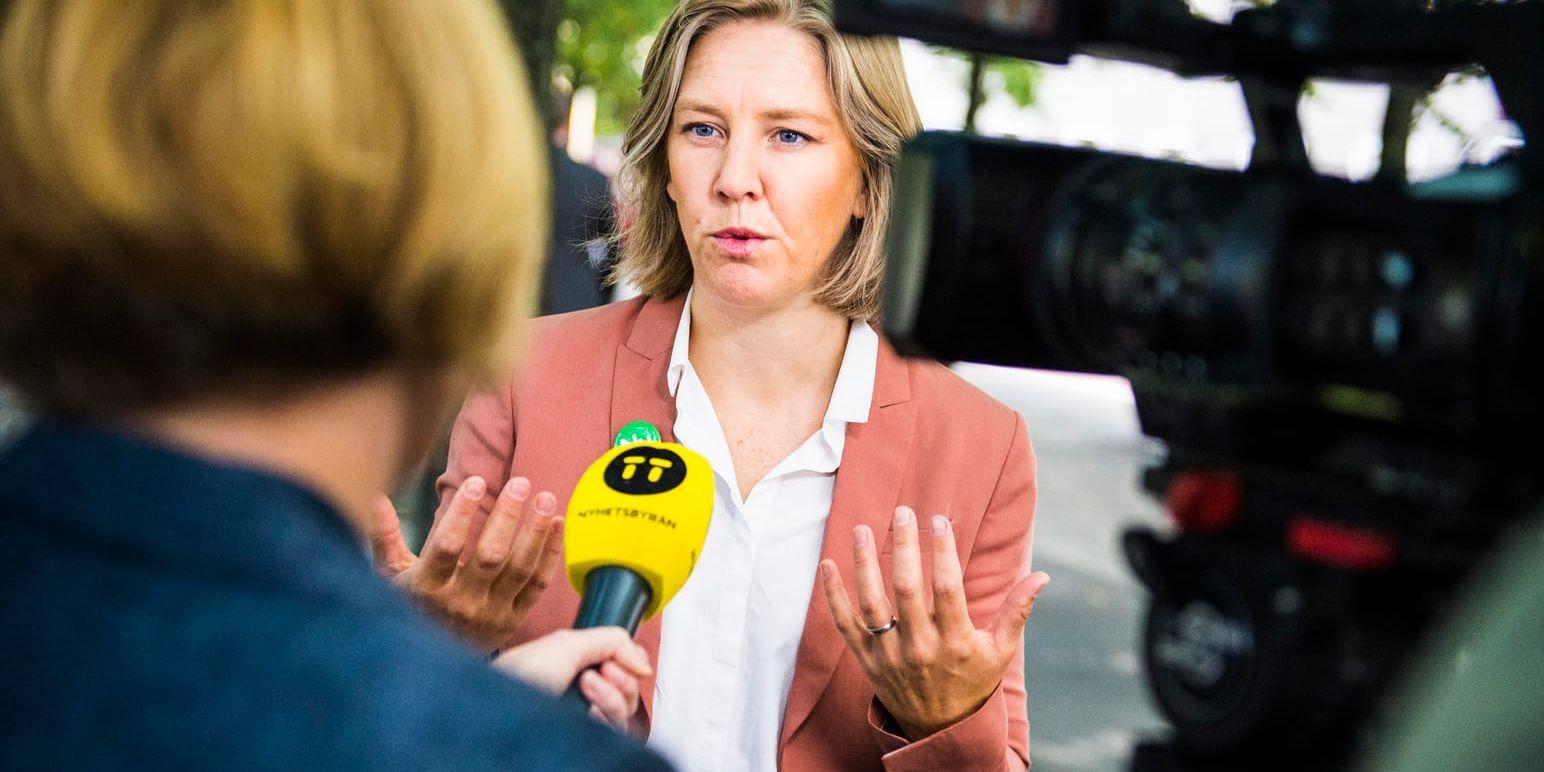 Miljöminister Karolina Skog (MP) ser EU-kommissionens plastförslag som en början och hoppas kunna lägga till ytterligare produkter till listan framöver. Arkivbild.