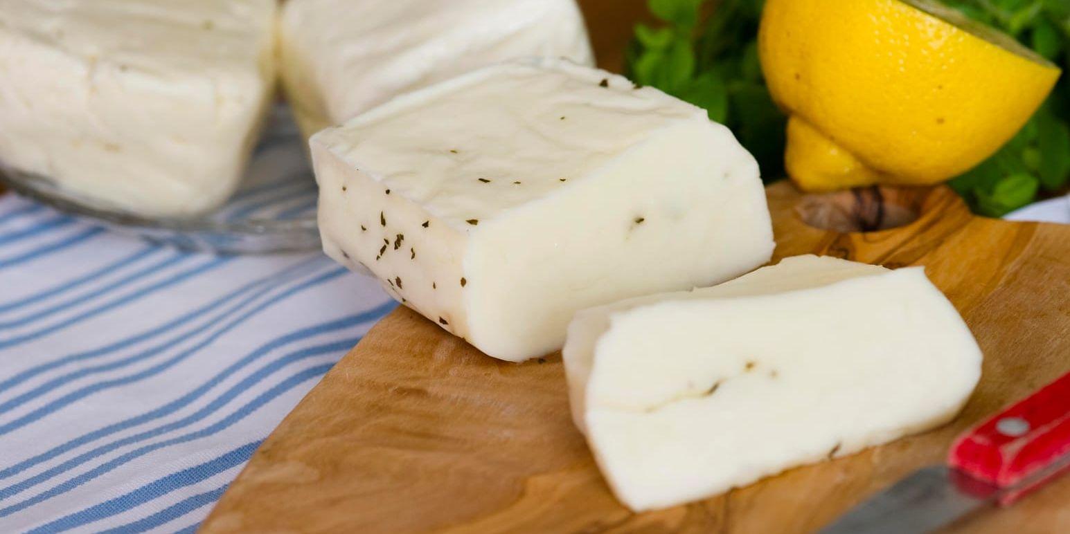 Halloumi har tillverkats på Cypern i århundraden. Nu växer oron för antibiotikaresistens i takt med det ökade intresse för osten. Arkivbild.