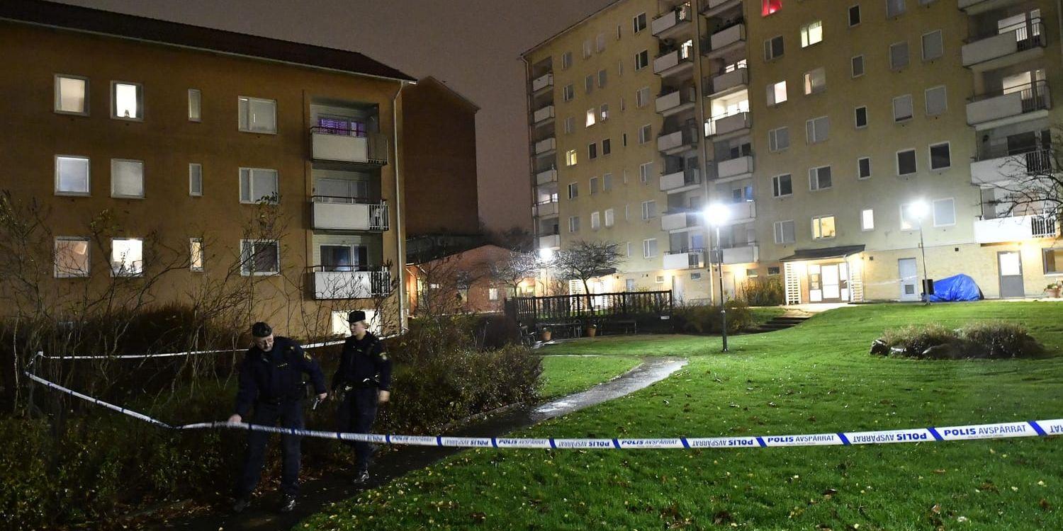 En man sköts till döds på en innergård i Biskopsgården i Göteborg i november.