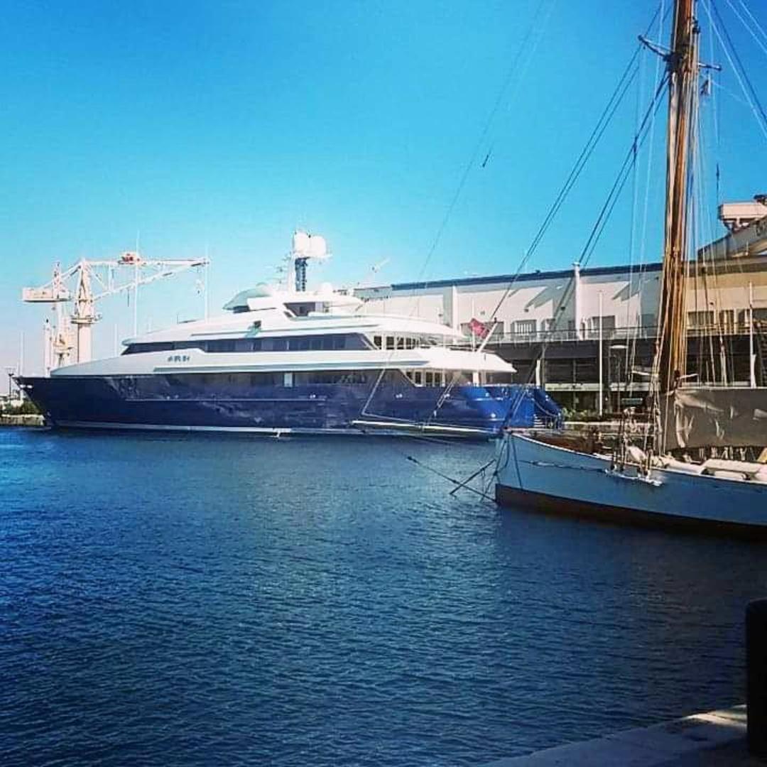 4,6 miljoner svenska kronor per vecka kostade det att hyra yachten som Martin jobbade på i Medelhavet.