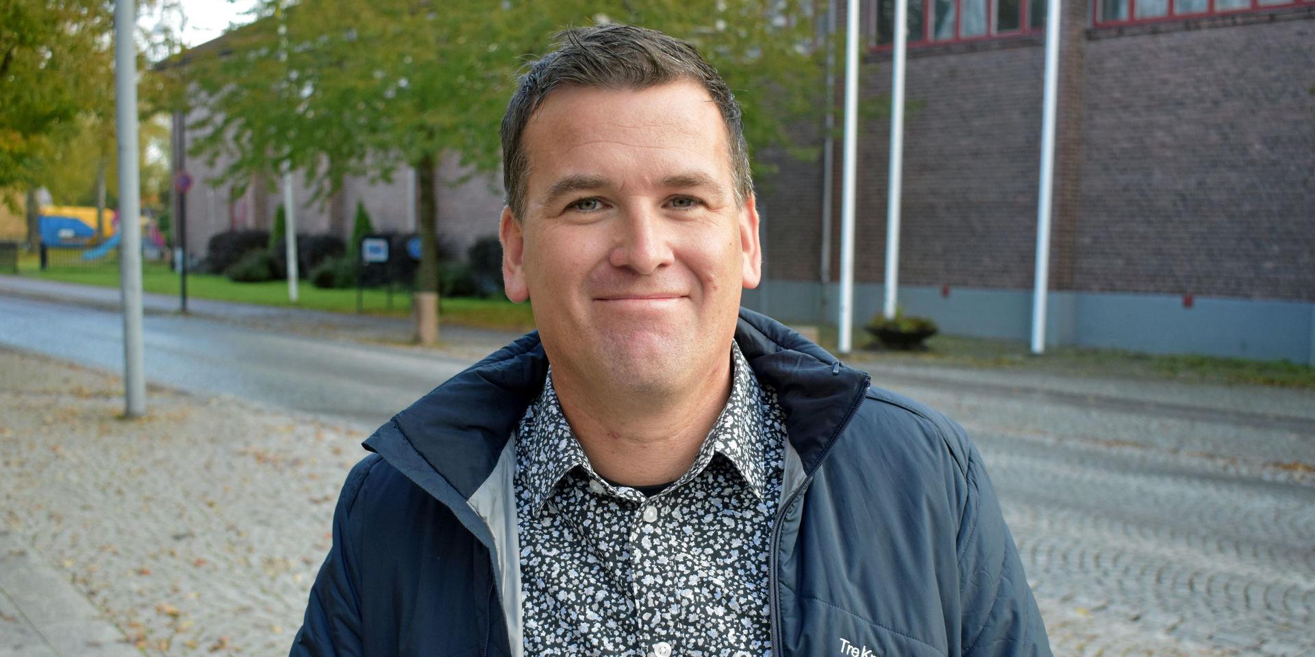 ”Det känns bra att ha fått ett fortsatt förtroende”, säger Ronny Löfquist till Hallandsposten.