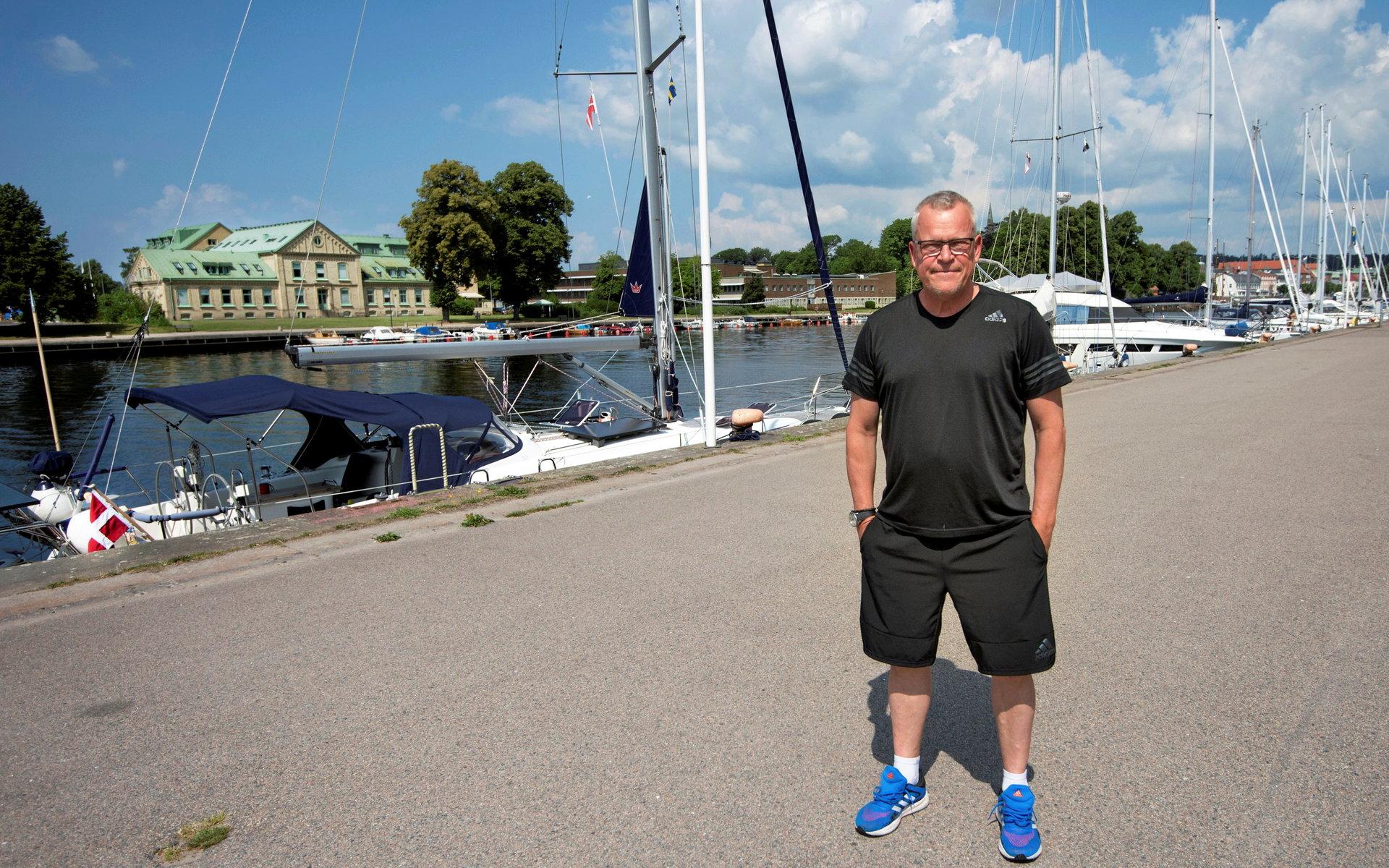 Förbundskapten Janne Andersson har spenderat delar av sina lediga tid efter EM hemma i Halmstad. I en stor intervju berättar Janne om känslorna efter EM-sortin men också att han och hustrun Ulrika har köpt ett hus i Halmstad igen. 