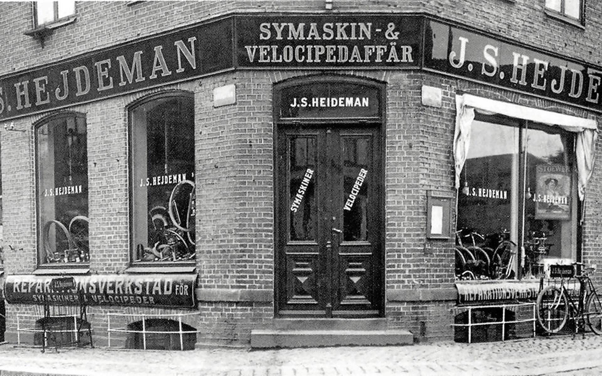 J.S. Hejdeman - Symaskin &amp; Velocipedaffär. (Ett stort tack till Tore Christiansson, också han engagerad medlem i Gamla Halmstad, som har lagt mycket tid på att leta upp bilden.) 
