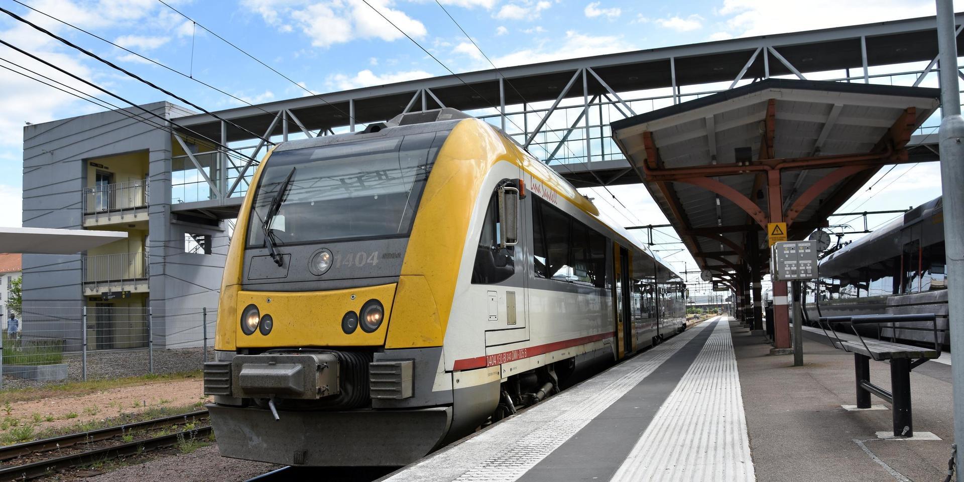 Krösatåget kör sträckan Halmstad–Värnamo. Hallandstrafiken står för 55 procent av finansieringen, nämligen sträckan Halmstad–Smålandsstenar. Resten finansieras av Jönköpings länstrafik.