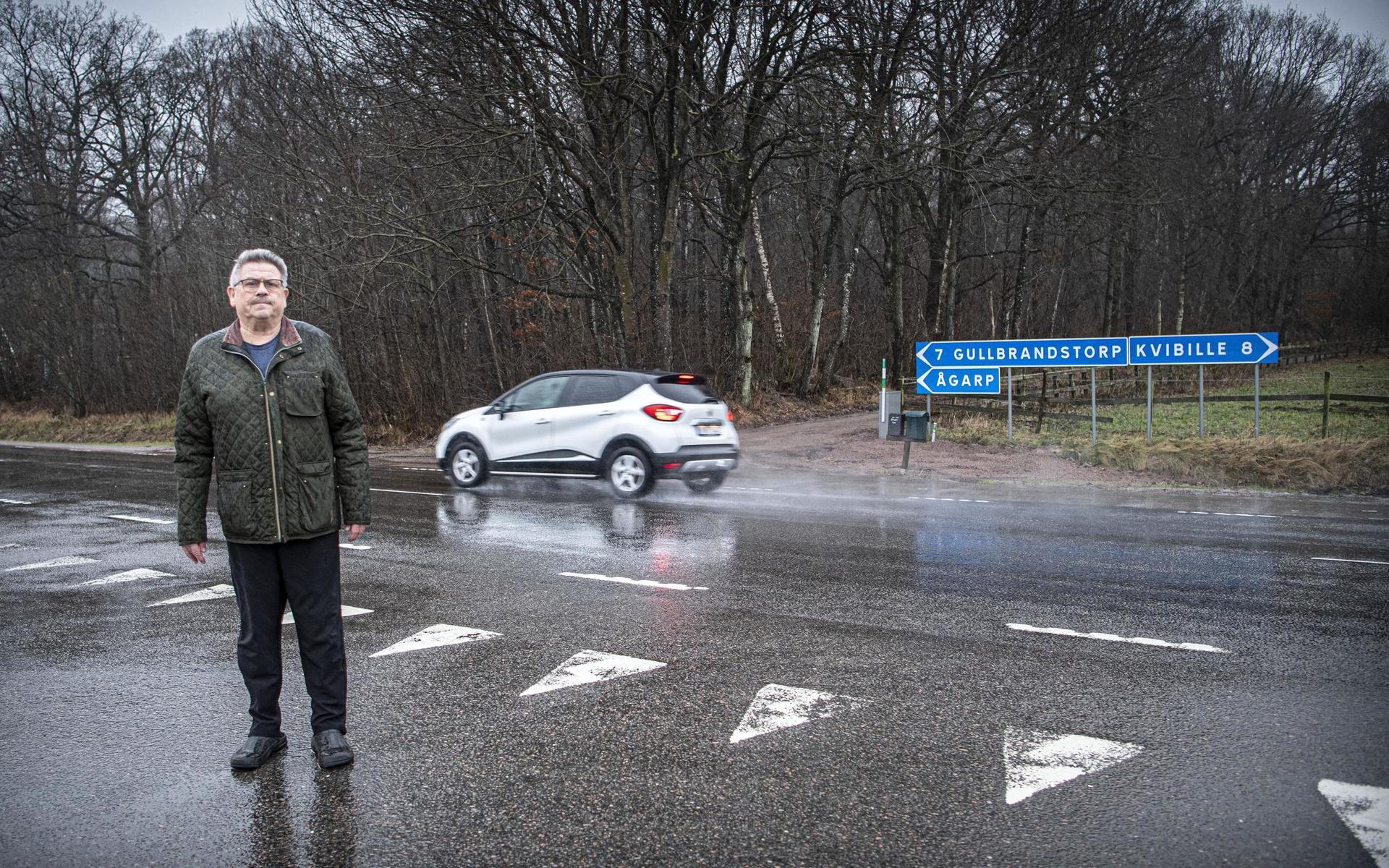 Göran Andreasson anser att kommunen borde arbeta för att få till stånd en breddning av Tiarpsvägen ut till E6 så att den får tre körfält i syfte att få bort viss trafik från centrum.