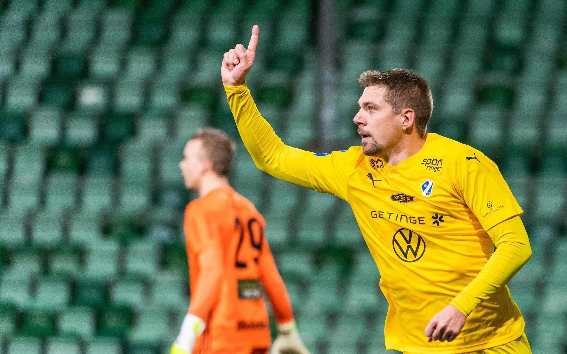 Mikael Boman jublar efter av sina två mål i krossen mot Sundsvall.