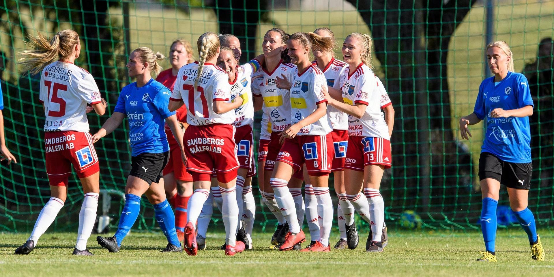 Halmia vann den gångna säsongens historiska, första seriederby på damsidan mot Halmstads BK med 4–2. Men inför 2021 har ärkerivalerna placerats i varsin serie.