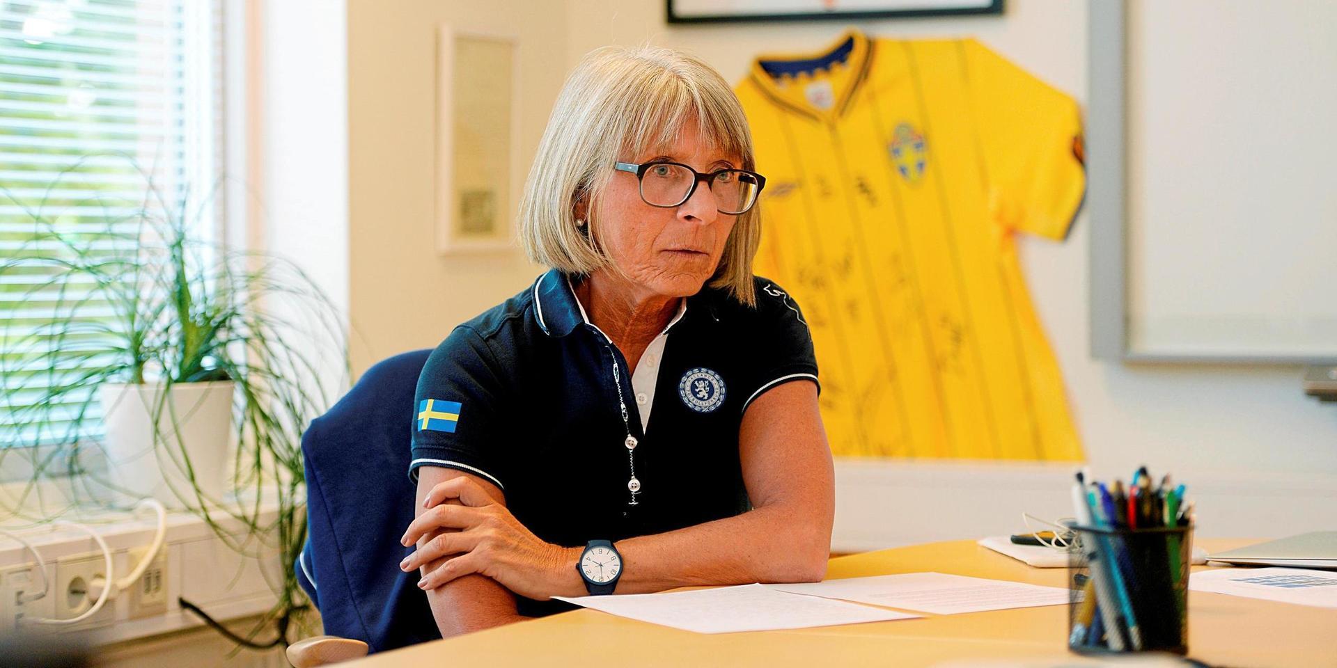 Hallands Fotbollförbunds ordförande Cristel Brorsson tycker att processen med att eventuellt omvandla dagens 24 fotbollsdistrikt till sju till nio måste få ta mer tid.