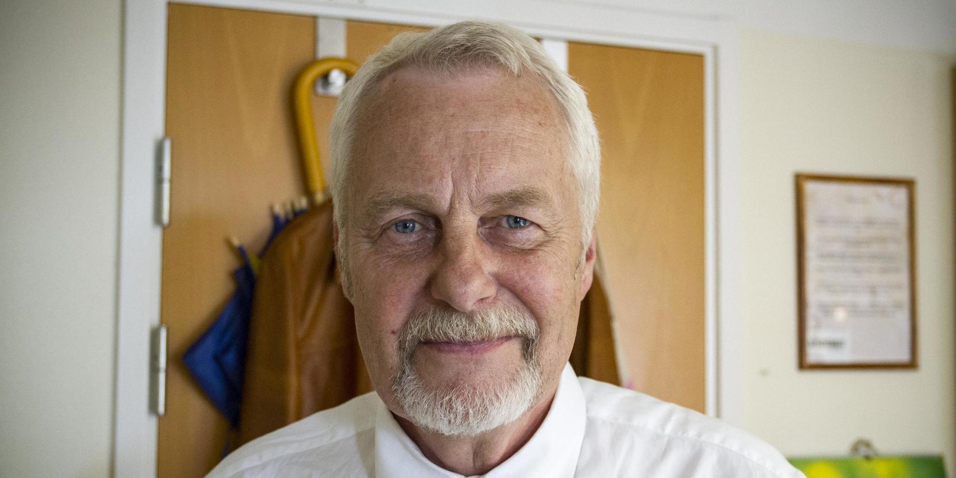 Roland Norrman (M), ordförande i personal- och organisationsutskottet i Laholms kommun, ställer sig kritisk till benämningen hälsoschema. 