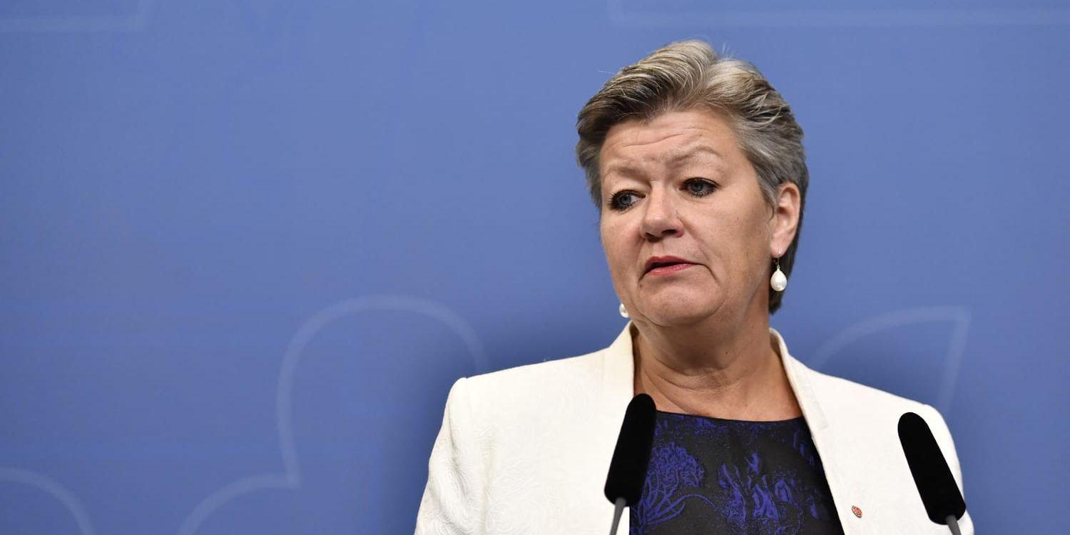 Arbetsmarknadsminister Ylva Johansson (S) på en pressträff om arbetsmarknadsläget.