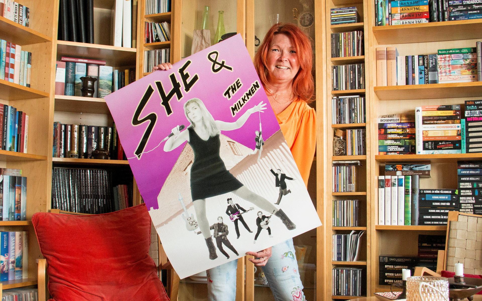 Då och nu. Jeanette Bengtsson har kvar affischerna från tiden som sångerska i Laholmsbandet She and the Milkmen.