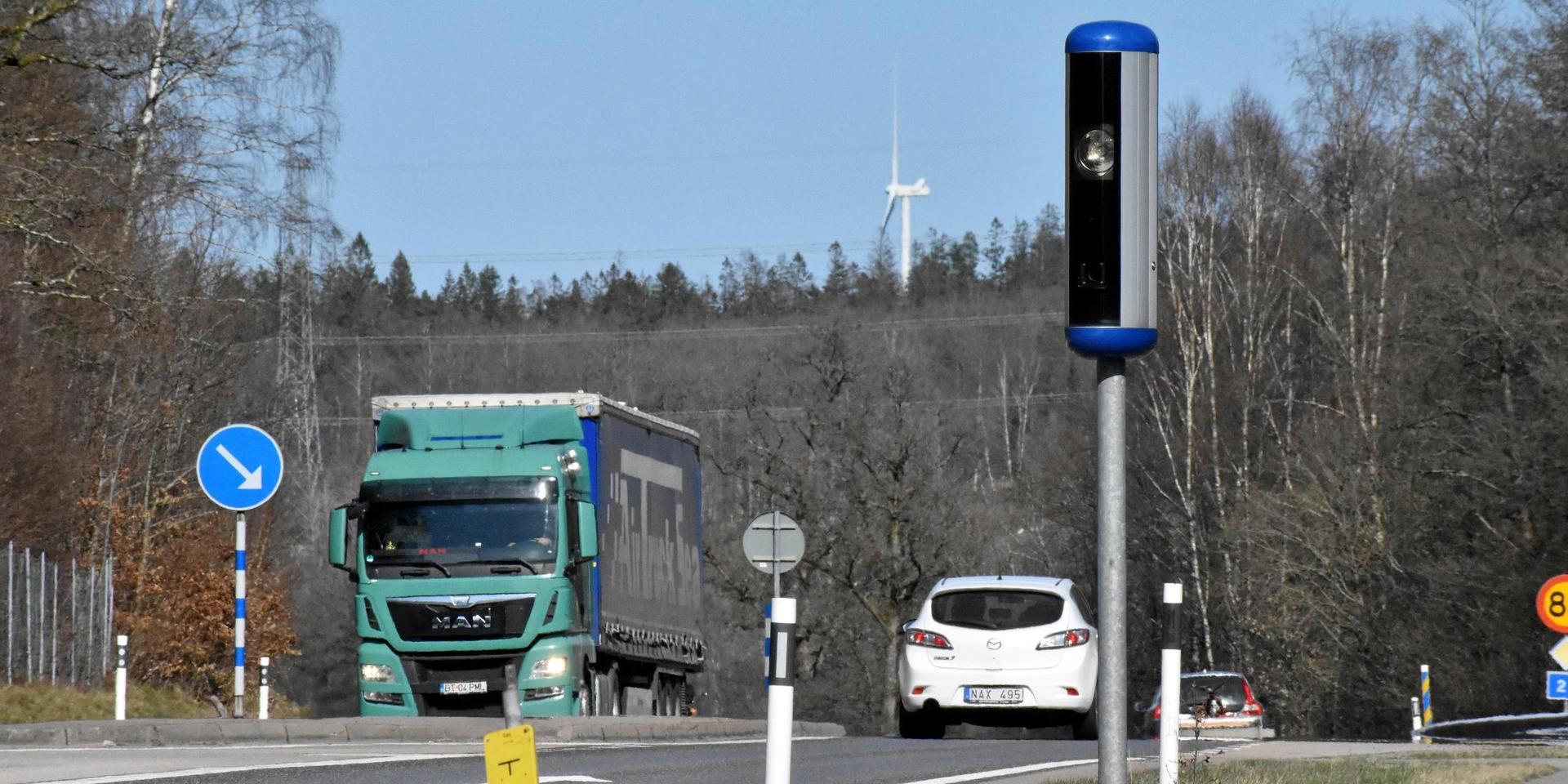 De idag längst upp på Nissastigen, inom Hallands län, liggande trafiksäkerhetskamerorna finns vid Spenshult en dryg kilometer från Hyltegränsen. De sattes upp 2019.