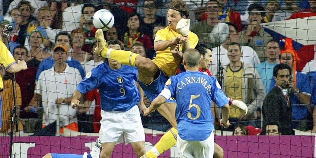 2004 gjorde Zlatan sitt klassiska klackmål mot Italien i EM. 