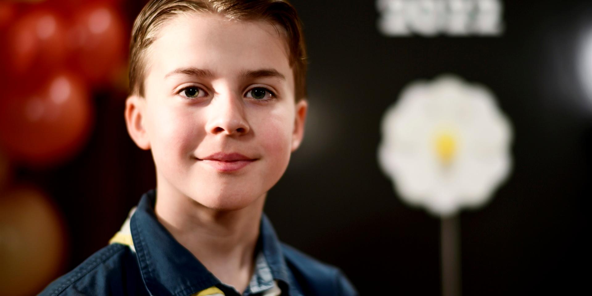 Årets majblomma har Oskar Björklund, 10 år, designat.
