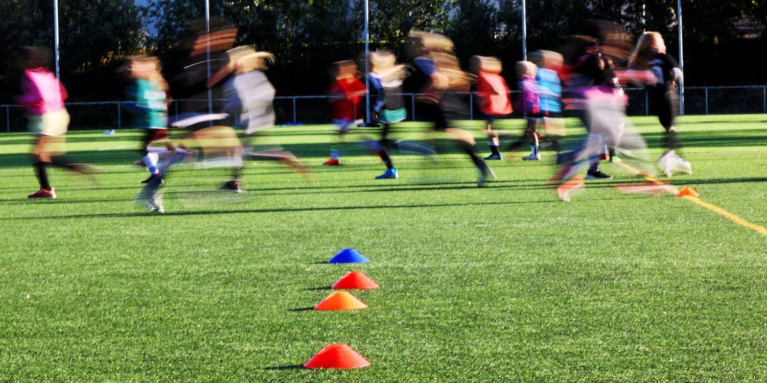 Att ansvara för barn och ungdomar i idrottsverksamhet är ett av få områden där det inte krävs någon formell utbildning!, skriver Jörgen Hällström.