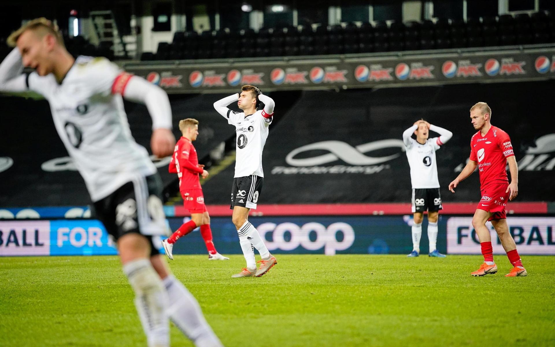 Rasmus Wiedesheim-Paul (i mitten) visar frustration under en match mellan hans Rosenborg och Brann i norska Eliteserien i höstas.