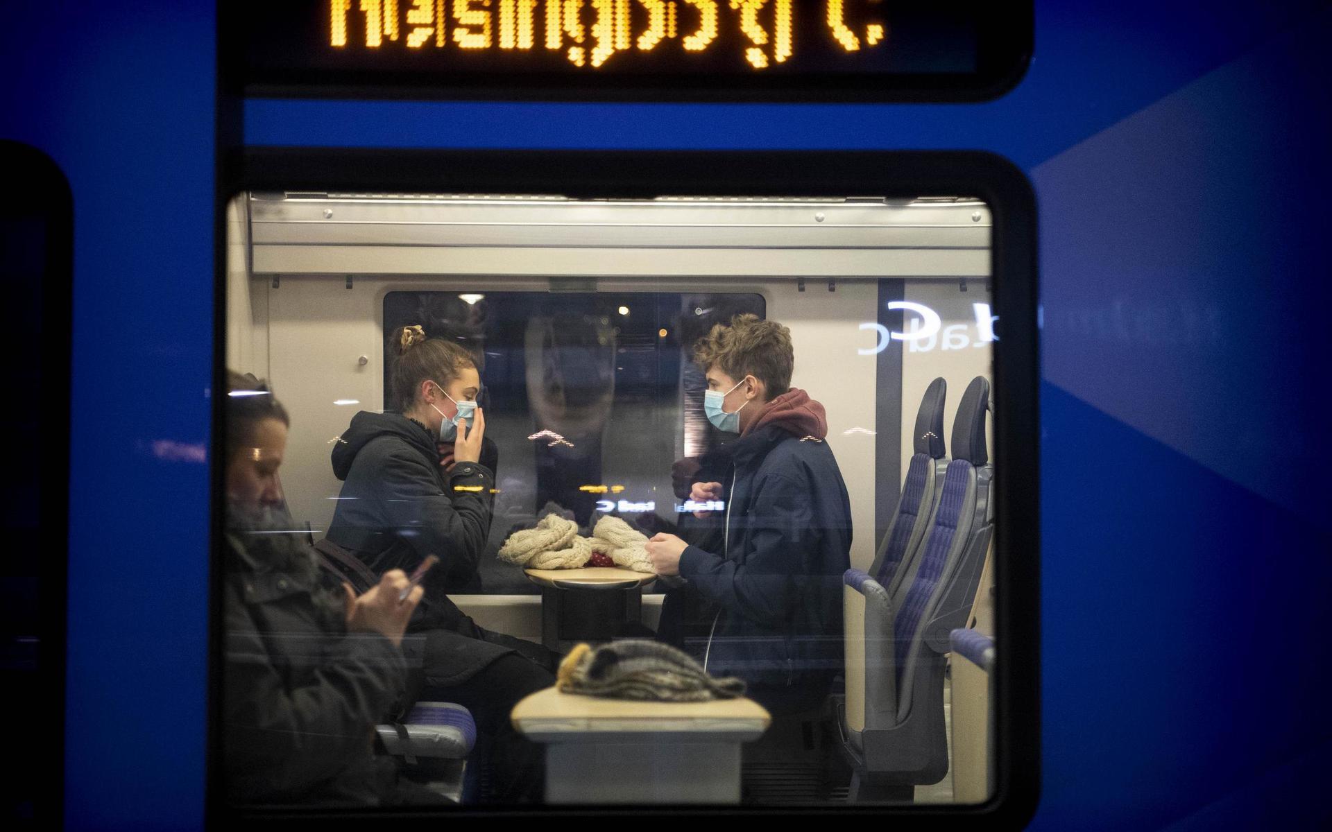 De flesta av resenärerna följde de nya rekommendationerna om munskydd i kollektivtrafiken.