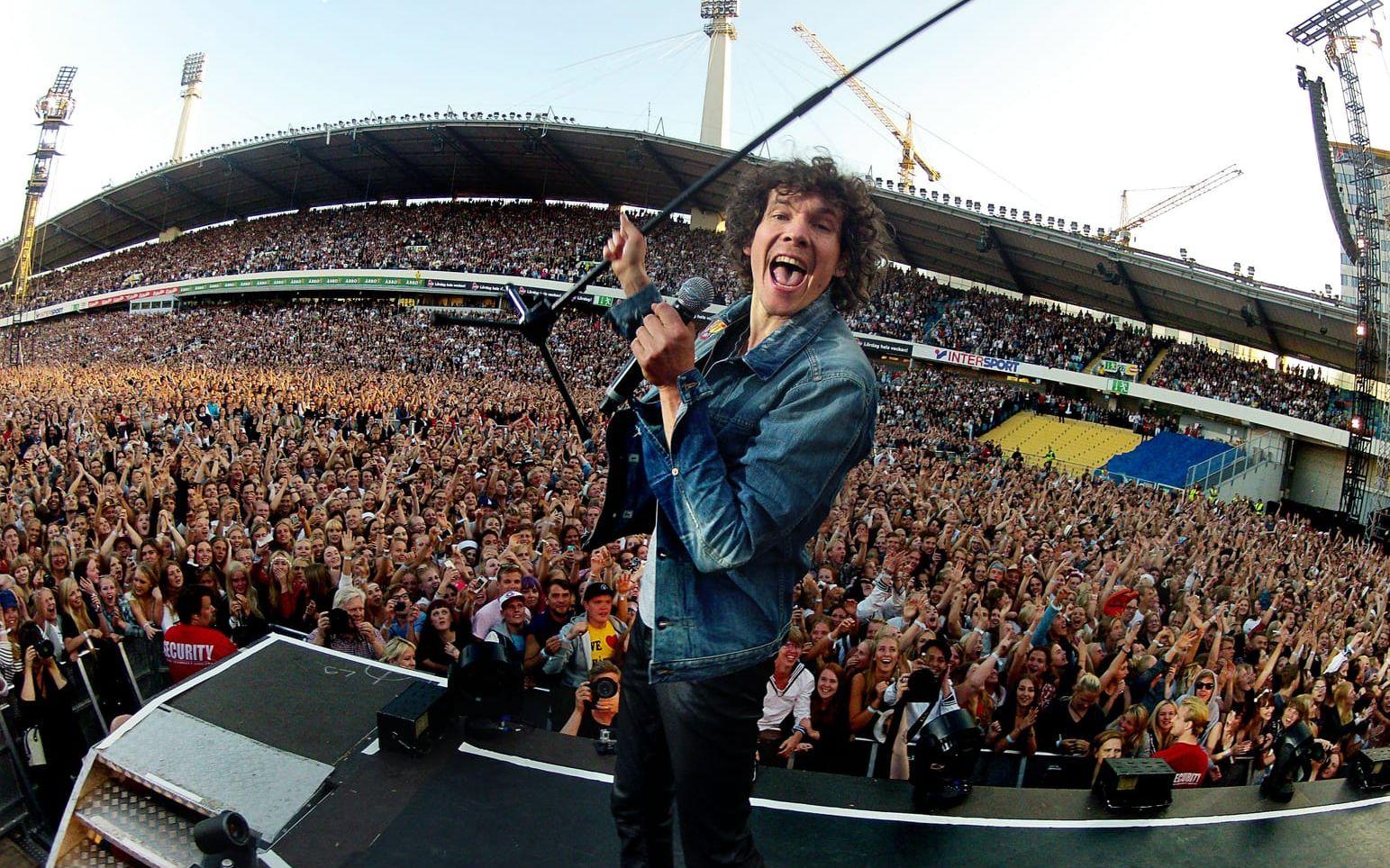 
Håkan Hellström på Ullevi i Göteborg 2014 där han slog Bruce Springsteens publikrekord. Hellström återvände 2022 och slog rekord igen med den största publiken på Ullevi någonsin. I sommar ger han tre konserter med start på nationaldagen.   