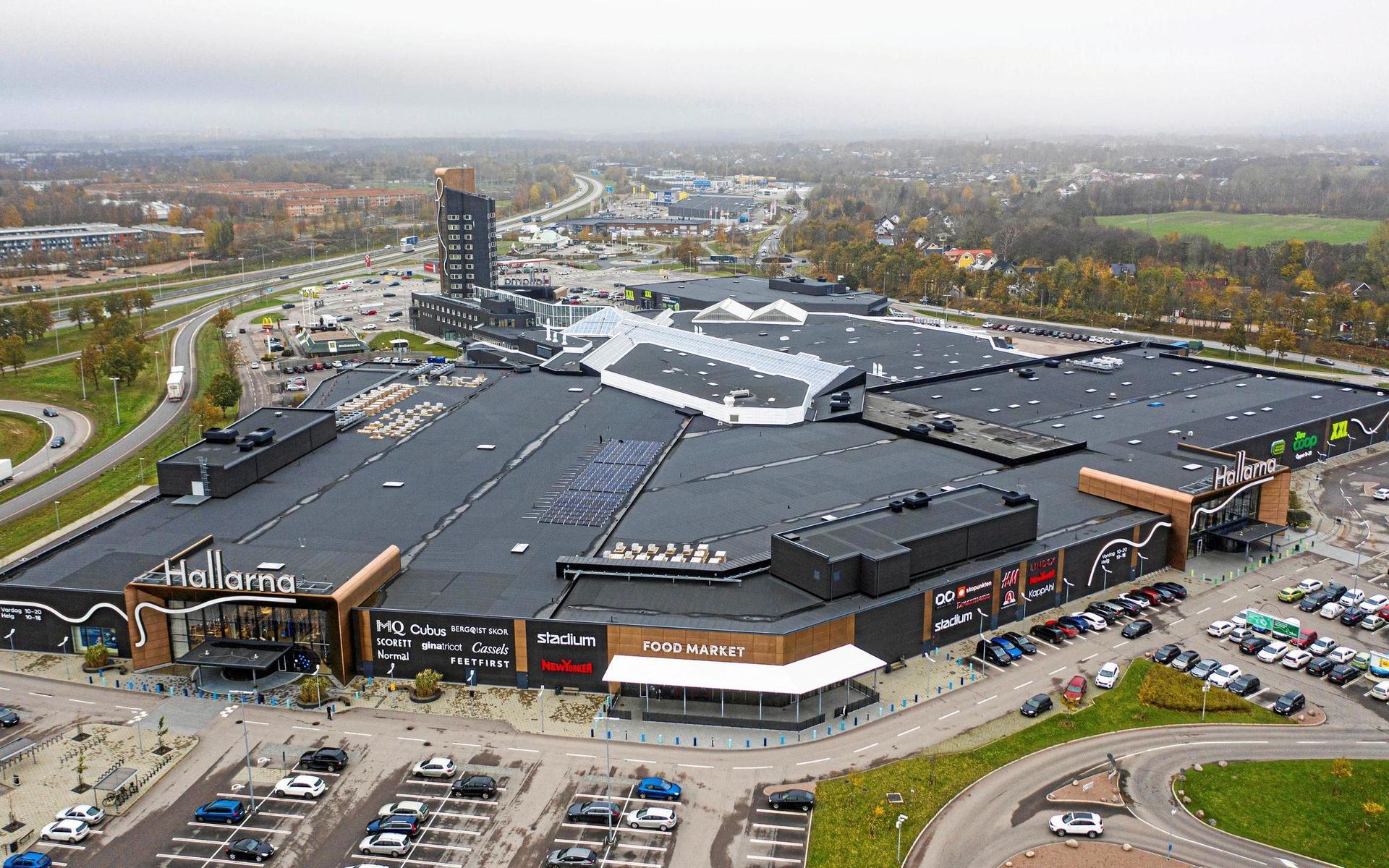 I oktober 2017 invigdes Hallarna i Halmstad, och köpcentret – som tidigare hette Eurostop – fick ett 40-tal nya butiker. 