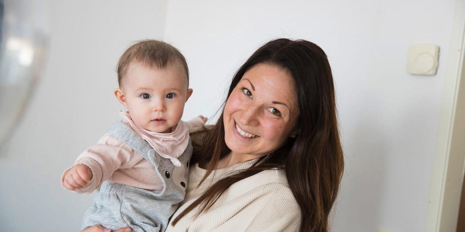 Piteås Josefin Johansson med åtta månader gamla dottern Lilly.