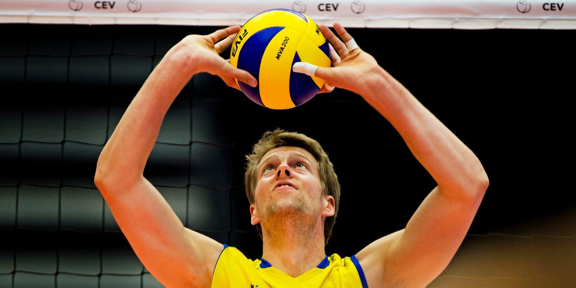 Kvar i österled. Svensk volleybolls storstjärna Marcus Nilsson har gjort sitt i Turkiet. Nästa säsong spelar Torupskillen för ryska Zenit St Petersburg.