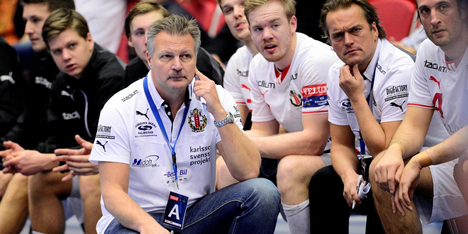 Ulf Sivertsson i den vita Drottröjan under sin andra sejour i klubben som huvudtränare för herrarna.
