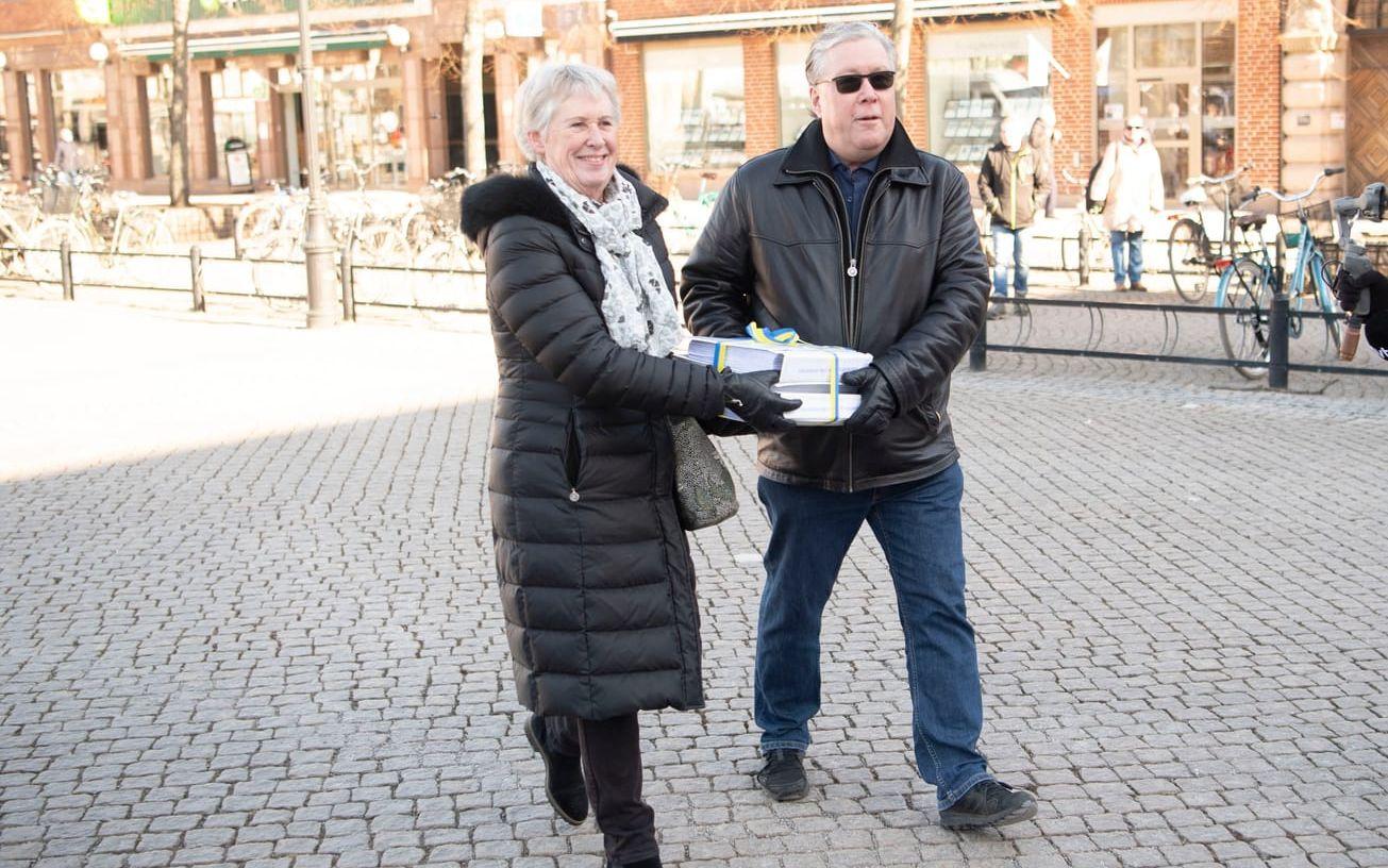 Hotellmotståndare anklagar kommunen för övergrepp på demokratin